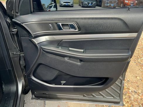 Used 2019 Ford Explorer XLT AWD/4WD image 26