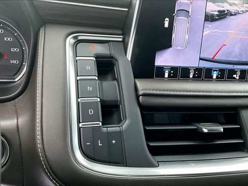 Used 2021 Chevrolet Tahoe Z71 w/ Z71 Signature Package AWD/4WD image 17