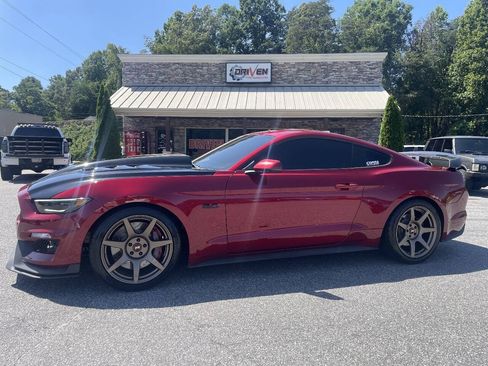 Used 2017 Ford Mustang GT Premium w/ GT Performance Package RWD image 1