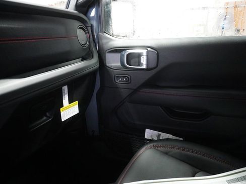 New 2026 Jeep Gladiator Rubicon w/ Technology Group image 28