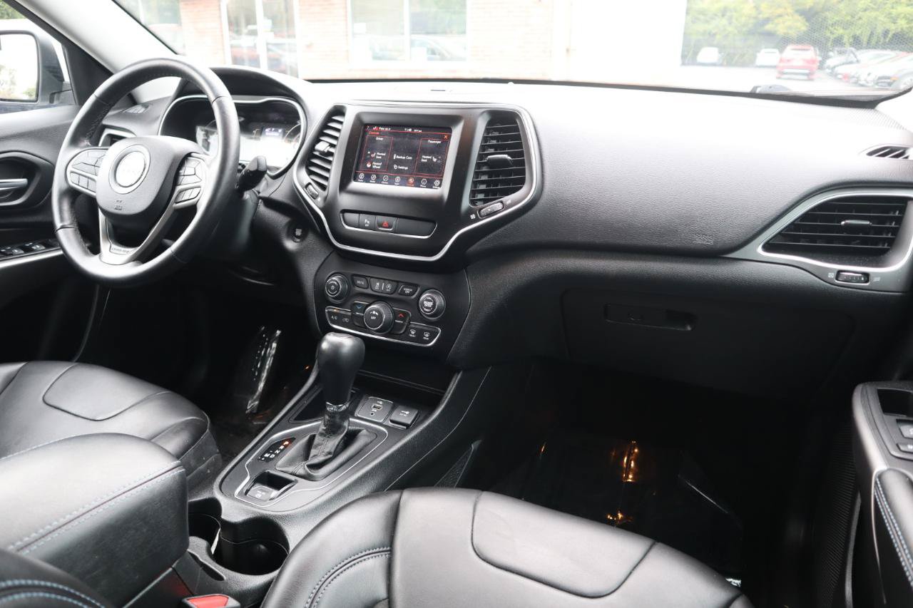 Used 2019 Jeep Cherokee Latitude Plus w/ Cold Weather Group FWD image 11