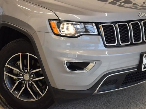 Used 2018 Jeep Grand Cherokee Limited AWD/4WD image 30