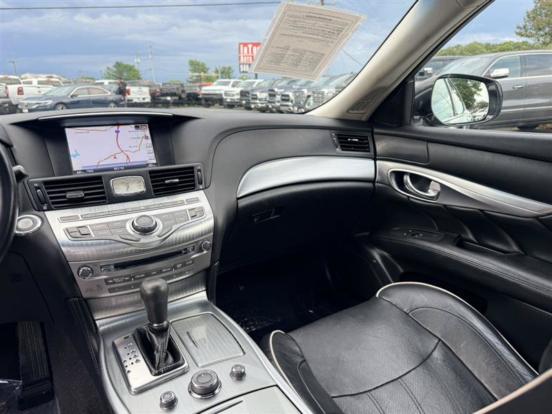 Used 2017 INFINITI Q70 3.7 AWD/4WD image 22