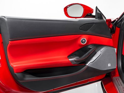 Used 2020 Ferrari Portofino RWD image 9