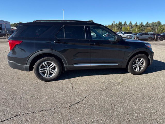 Used 2022 Ford Explorer XLT w/ Equipment Group 202A AWD/4WD image 4