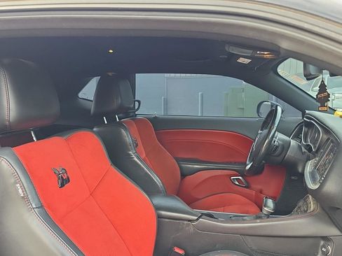 Used 2018 Dodge Challenger R/T Scat Pack w/ Leather Interior Group RWD image 10