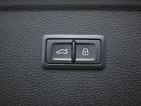 Used 2023 Audi Q5 2.0T Prestige w/ Prestige Package image 18