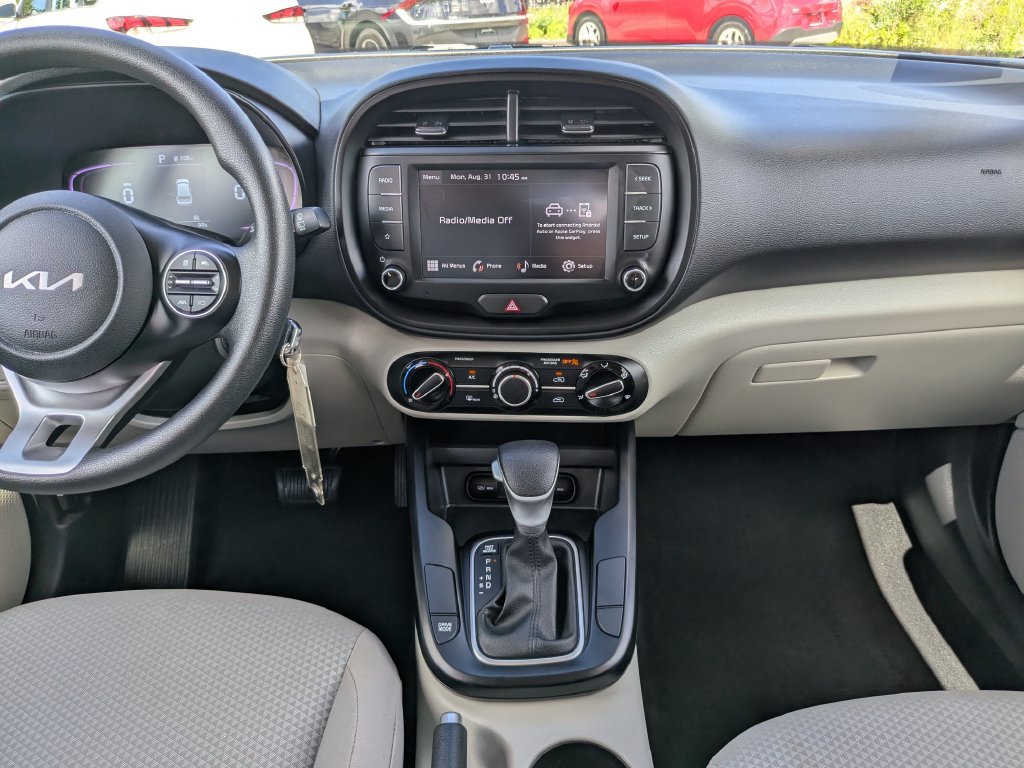 Certified 2025 Kia Soul LX w/ LX Technology Package FWD image 16