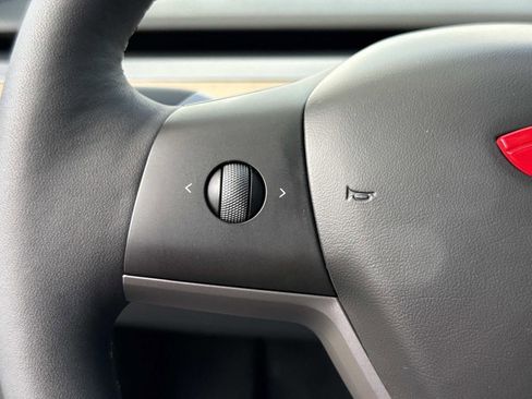 Used 2024 Tesla Model Y Long Range image 42