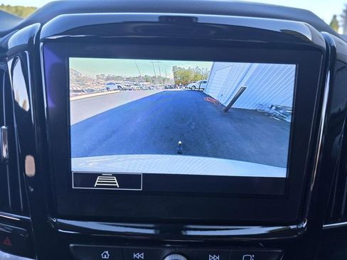 Used 2021 Chevrolet Traverse LT image 19