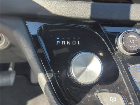 Used 2018 Chrysler Pacifica Touring-L FWD image 21