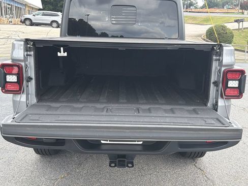 Used 2020 Jeep Gladiator Overland AWD/4WD image 18