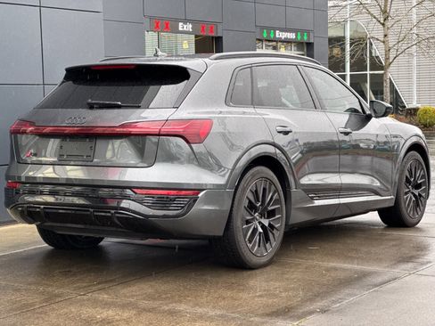 Used 2024 Audi Q8 e-tron Prestige image 3