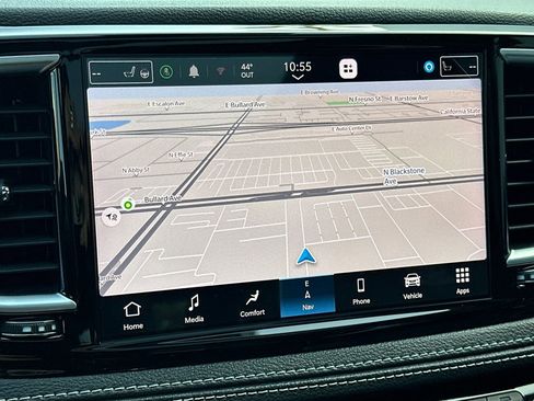 Used 2024 Chrysler Pacifica Limited w/ Uconnect Theater Family Group image 19