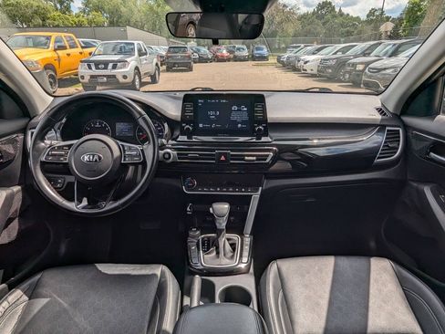 Used 2021 Kia Seltos EX AWD/4WD image 2