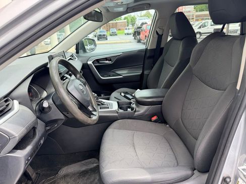 Used 2020 Toyota RAV4 XLE w/ Convenience Package FWD image 8