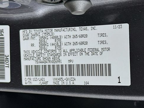 Certified 2024 Toyota Sequoia Platinum AWD/4WD image 34