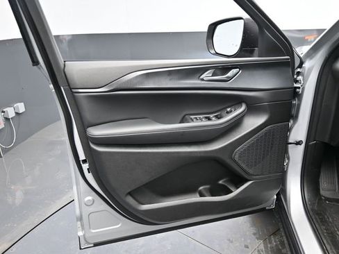 New 2026 Jeep Grand Cherokee Laredo AWD/4WD image 9