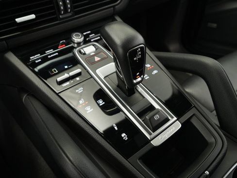 Used 2023 Porsche Cayenne Platinum Edition AWD/4WD image 42
