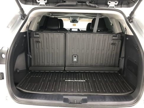 Used 2024 Toyota Highlander XLE image 24