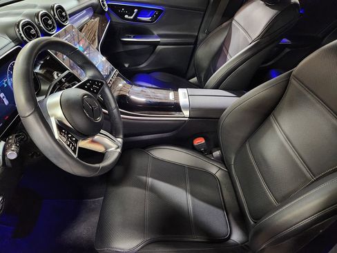 Used 2025 Mercedes-Benz GLC 300 4MATIC image 31