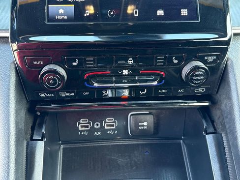 Used 2024 Jeep Grand Cherokee L Laredo image 33