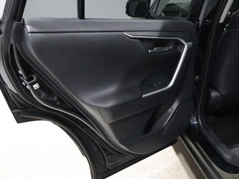 Used 2019 Toyota RAV4 Limited image 19
