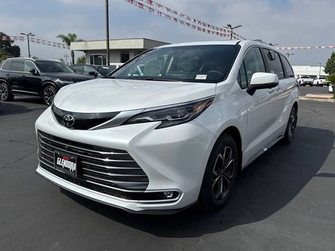 New 2026 Toyota Sienna Platinum AWD/4WD image 4