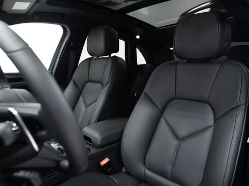 Certified 2026 Porsche Macan AWD/4WD image 5
