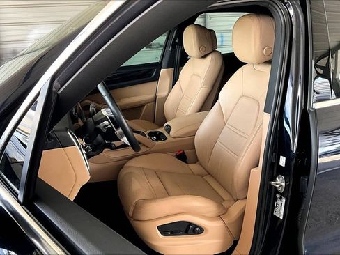 Used 2022 Porsche Cayenne Platinum Edition AWD/4WD image 34