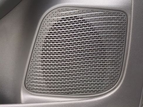 New 2026 Chrysler Pacifica Select FWD image 32