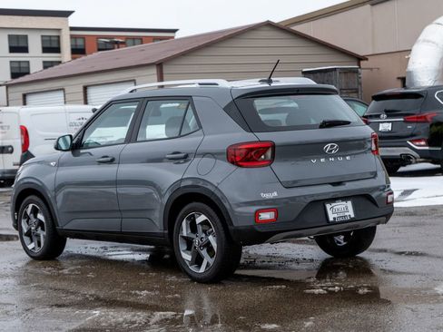 Certified 2023 Hyundai Venue SEL image 5