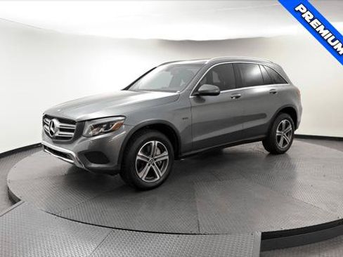 Used 2019 Mercedes-Benz GLC 350e 4MATIC image 2