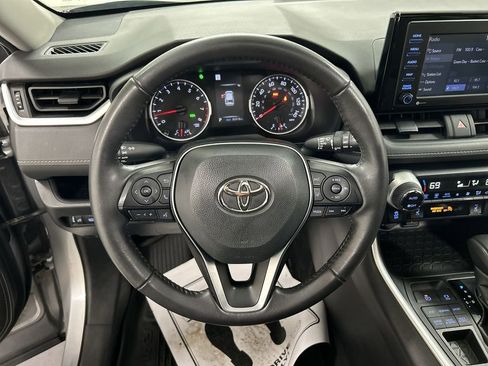Used 2022 Toyota RAV4 XLE w/ Convenience Package image 4
