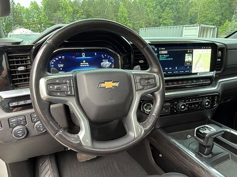 Used 2022 Chevrolet Silverado 1500 LTZ w/ LTZ Premium Package AWD/4WD image 26
