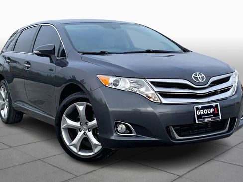 Used 2015 Toyota Venza XLE image 2