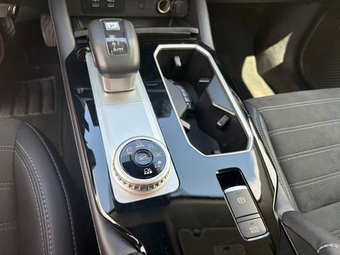 Used 2025 Mitsubishi Outlander SE AWD/4WD image 17