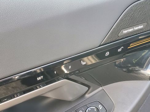 Used 2025 BMW 530i RWD image 19