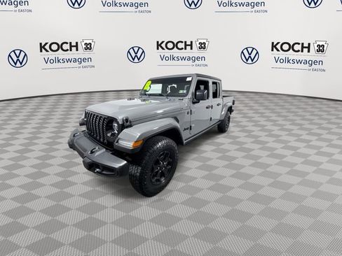 Used 2021 Jeep Gladiator Willys image 4