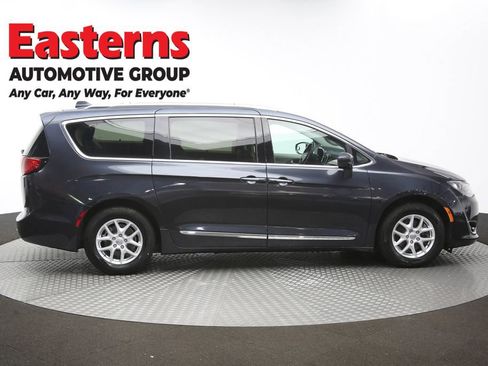 Used 2020 Chrysler Pacifica Touring-L FWD image 47