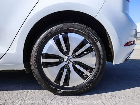 Used 2018 Volkswagen e-Golf SE FWD image 10
