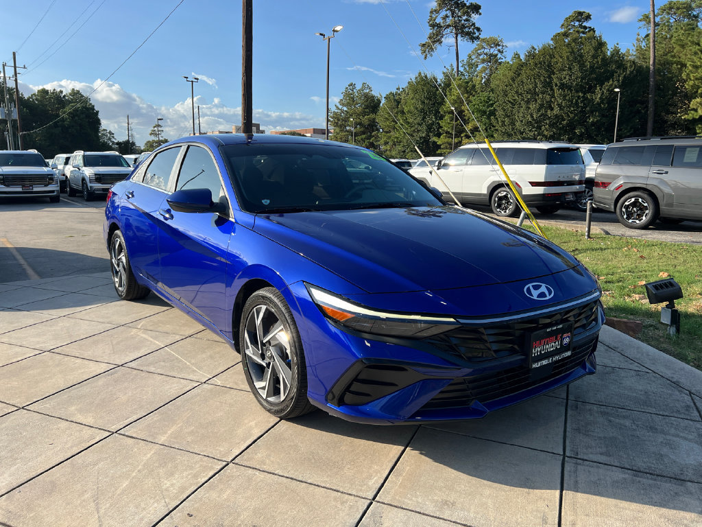 Certified 2025 Hyundai Elantra SEL FWD image 3