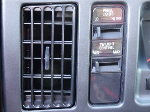 Used 1993 Buick Park Avenue Ultra FWD image 89