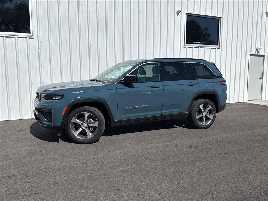 Used 2026 Jeep Grand Cherokee Limited AWD/4WD image 6