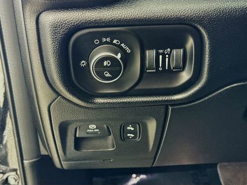 Used 2019 RAM 1500 Laramie w/ Sport Appearance Package image 10