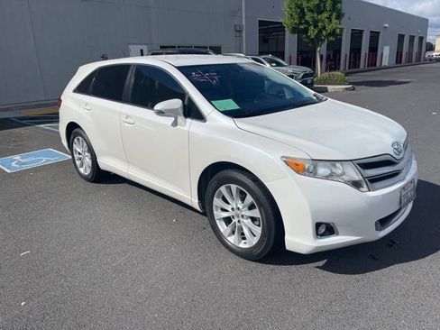 Used 2015 Toyota Venza LE image 1