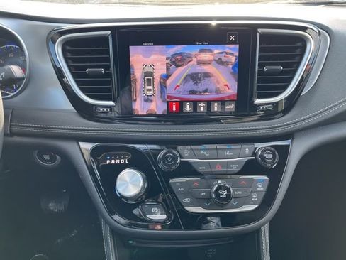 New 2026 Chrysler Pacifica Limited w/ S Appearance Package image 14