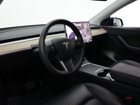 Used 2021 Tesla Model Y 2WD image 12