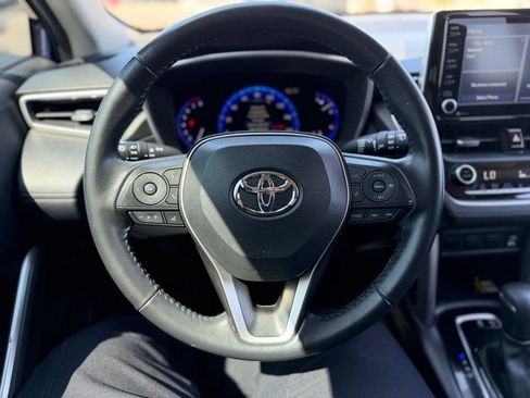 Used 2022 Toyota Corolla Cross XLE FWD image 6