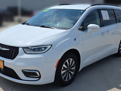 Used 2022 Chrysler Pacifica Touring-L